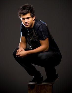 taylor-lautner-jacob-black1.jpg